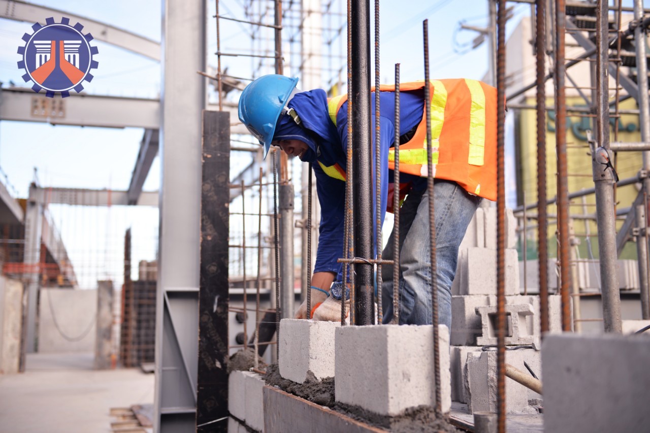 Construction worker BBB DPWH